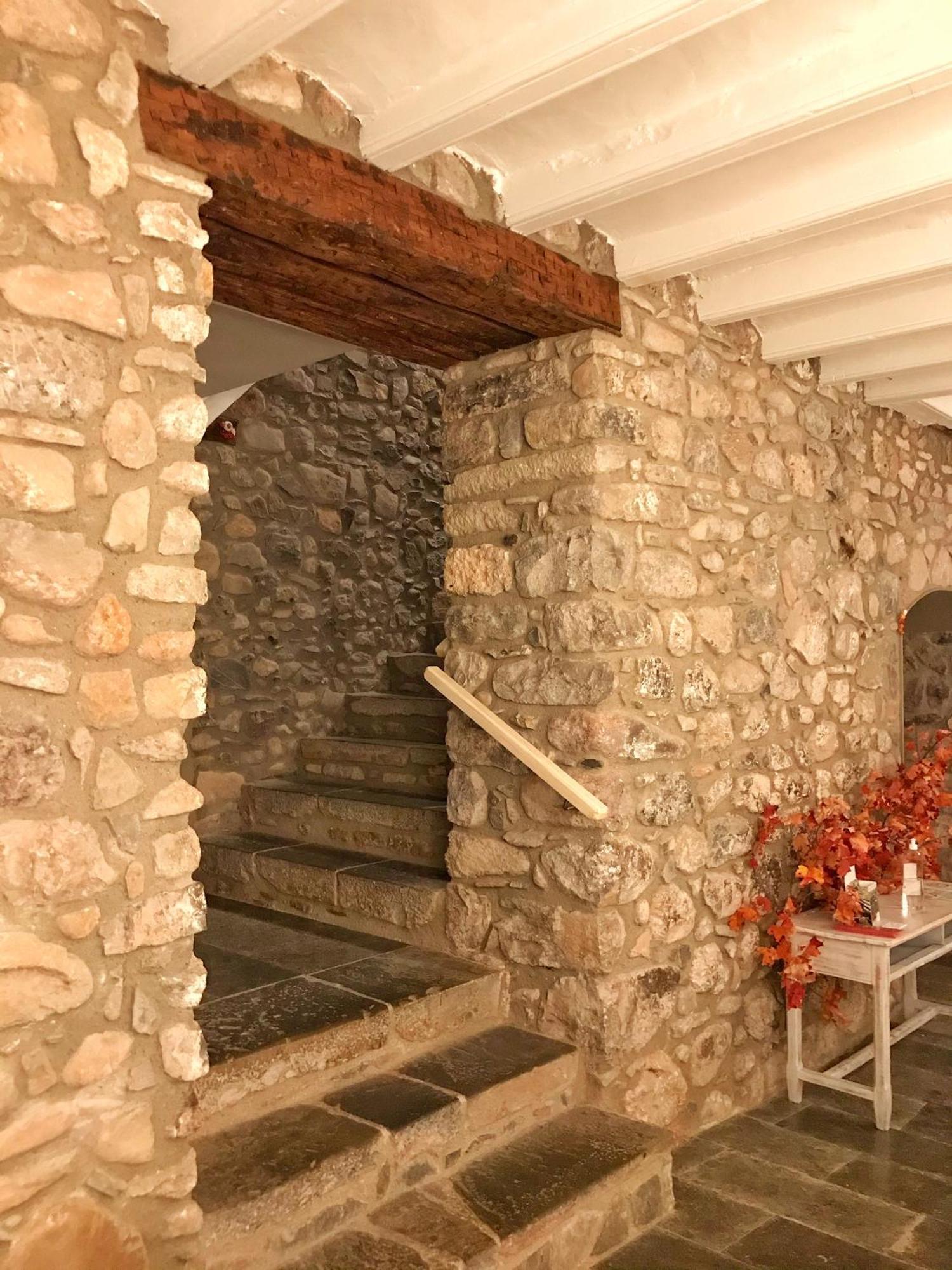 El Castell De La Pobla De Lillet (Adults Only) Villa Bagian luar foto