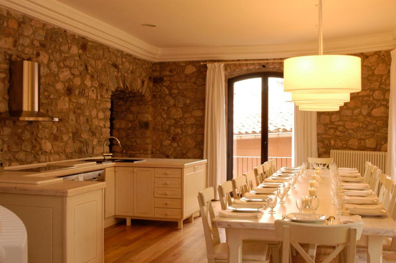El Castell De La Pobla De Lillet (Adults Only) Villa Bagian luar foto