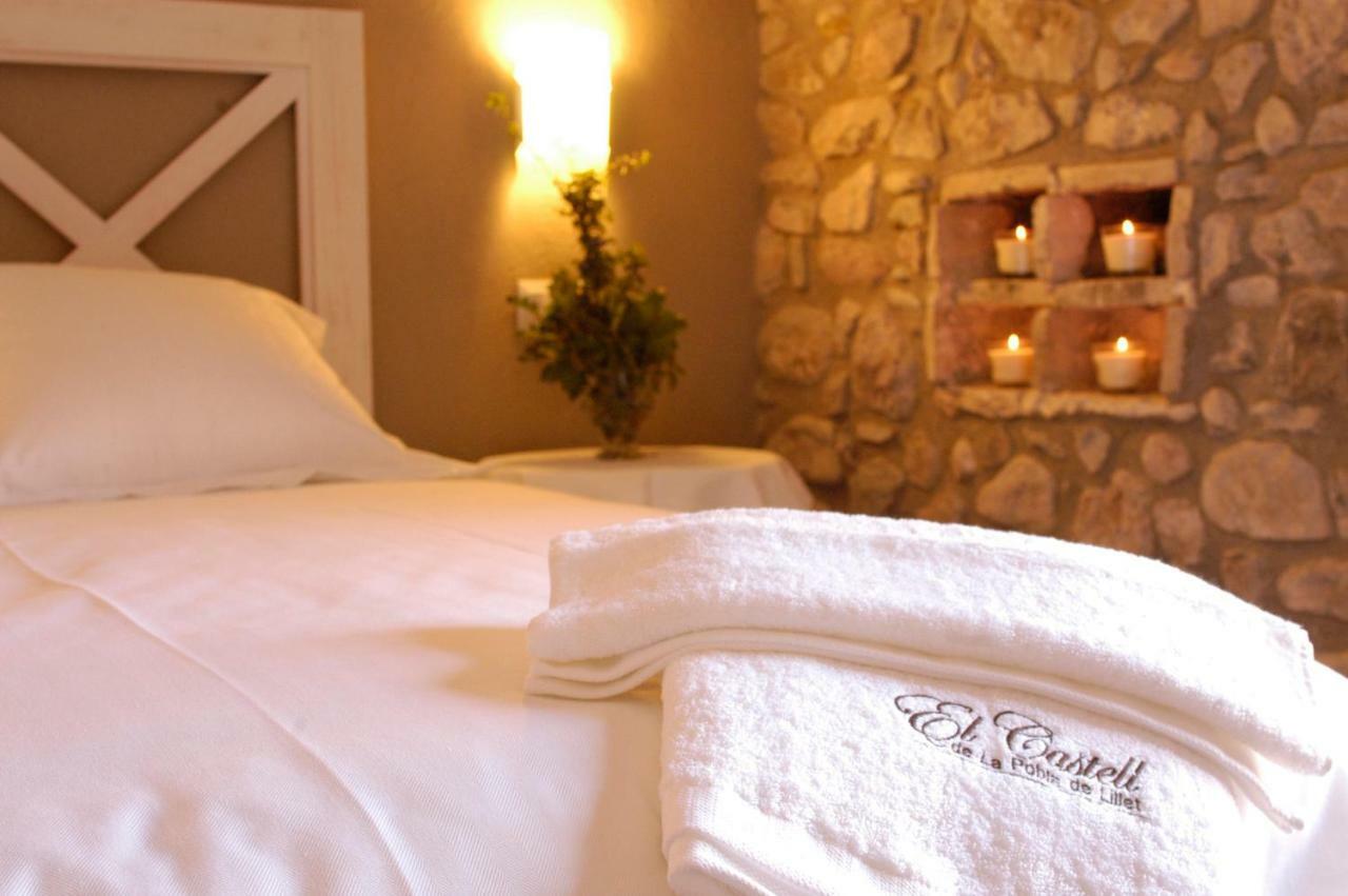 El Castell De La Pobla De Lillet (Adults Only) Villa Bagian luar foto