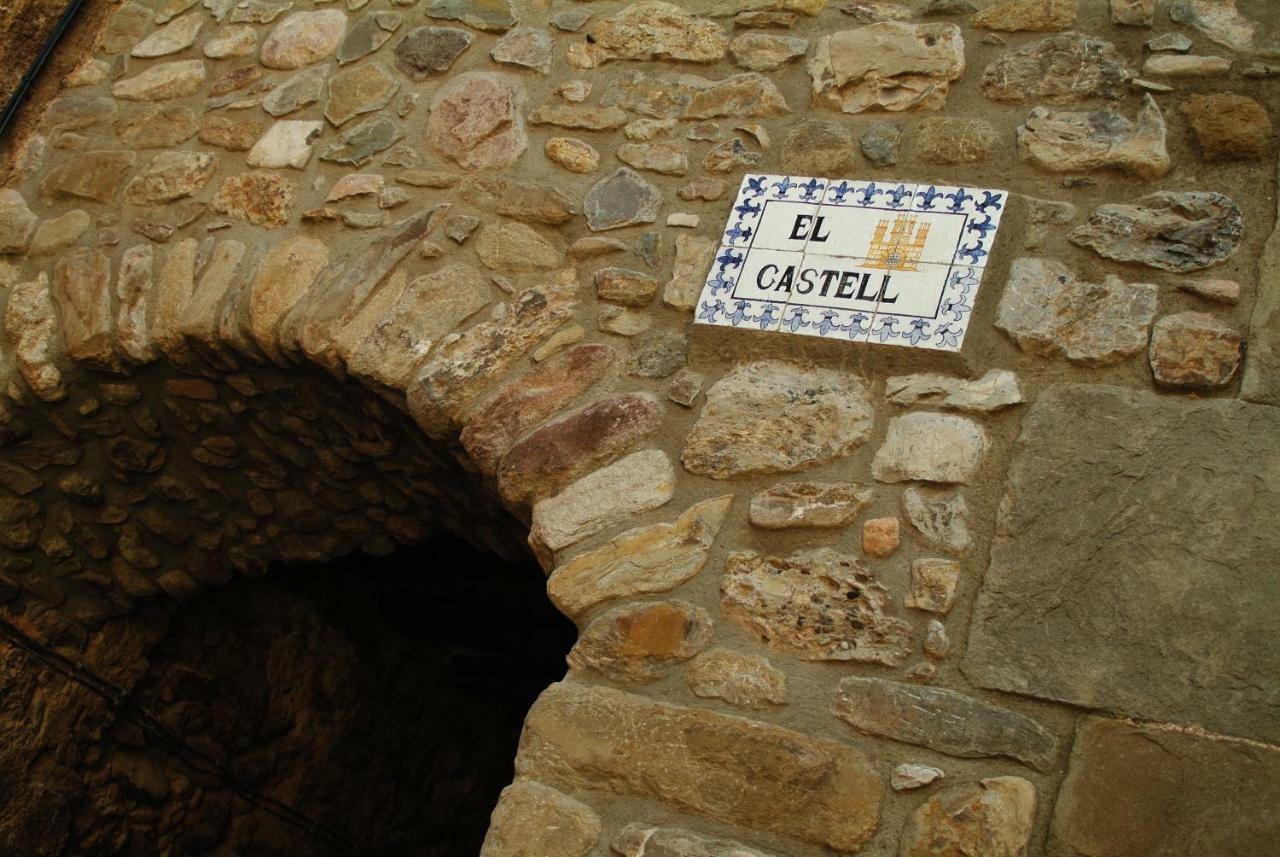 El Castell De La Pobla De Lillet (Adults Only) Villa Bagian luar foto