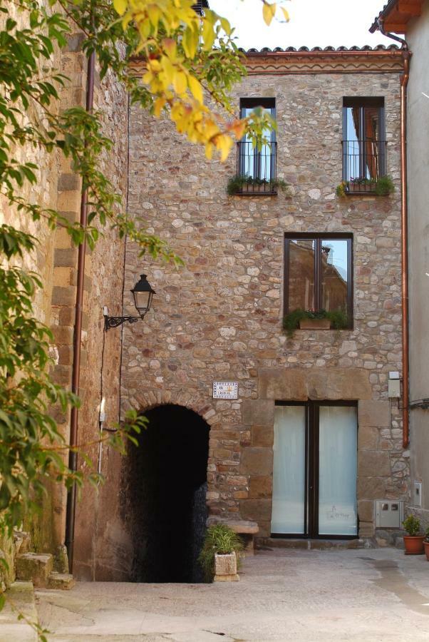 El Castell De La Pobla De Lillet (Adults Only) Villa Bagian luar foto